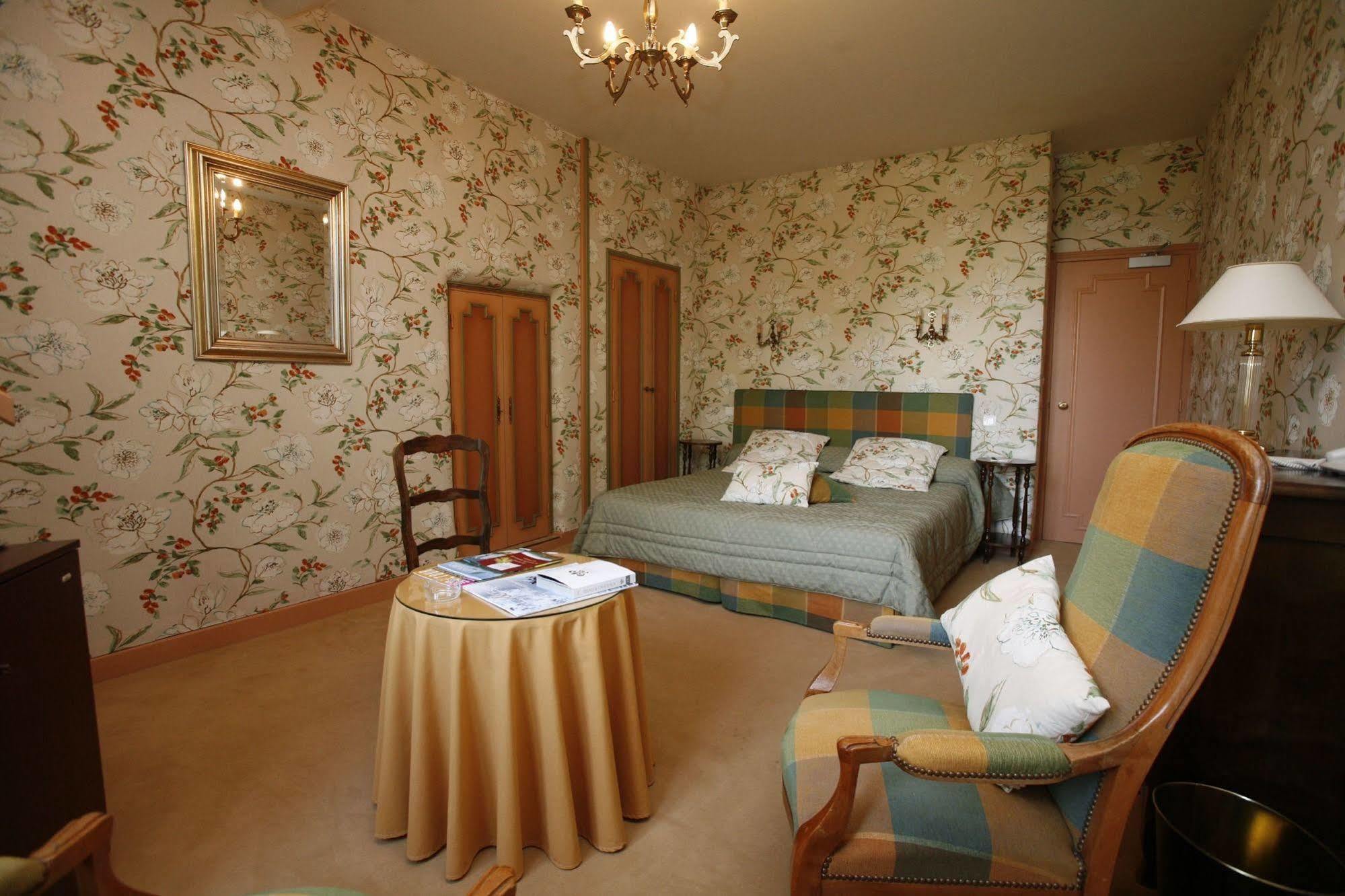Hotel Chateau De Castel Novel - Les Collectionneurs Varetz Zewnętrze zdjęcie